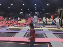 -嘿哟动霸CHUA·新潮玩运动娱乐中心·蹦床滑冰团建乐园