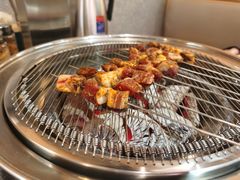 -围炉肉舍•炭烤活鳗•丹东海鲜烤肉(步行街店)