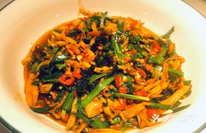 Stir-fried Clams with Leeks