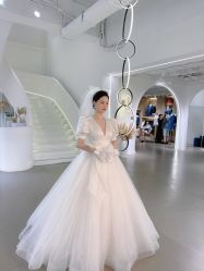 -艾米丽婚纱礼服