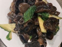 芥末木耳-玫瑰红烤羊排(北新桥三条店)
