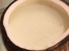-志龙皇冠吃货椰子铺