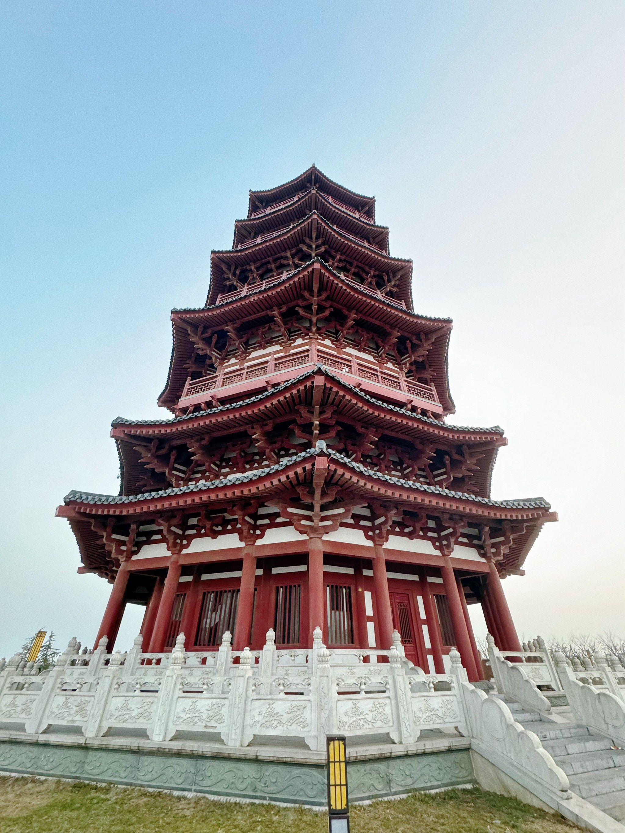 洛阳的建筑总是古色古香,连公园都是这么有韵味