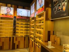 -LOOK眼镜·蔡司依视路配镜(宝山万达店)
