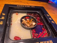 -老牌坊云南鱼豆花火锅(哈西万达店)