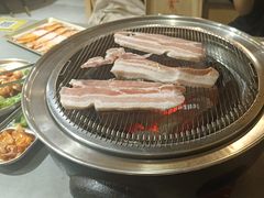 -围炉肉舍•炭烤活鳗•丹东海鲜烤肉(步行街店)