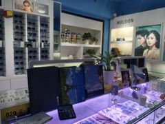 -提一眼镜·蔡司·依视路(小寨店)