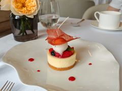 芝士蛋糕配混合浆果和酸乳酪冰霜-Jean Georges