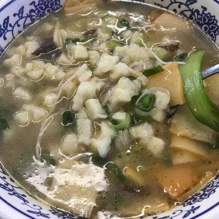 玉米煮馍.品种很多.   尝了一下 鱼豆腐煮馍. 总体来说还可以吧.