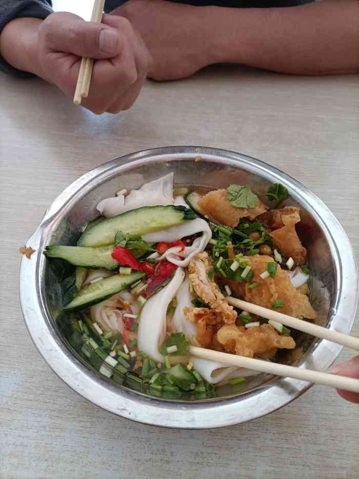 邹家宾阳酸粉(西关店)-"跟朋友汇合后两个人都还没吃东西,就决定去.