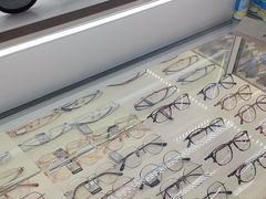 -美式眼镜·授权蔡司.依视路.尼康.豪雅.明月(南翔印象城店)