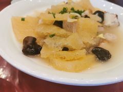 三鲜肉皮汤-侬佳蒸菜馆(听潮店)