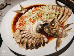 清蒸武昌鱼-小凤庭·地道湖北菜武昌鱼·铫子藕汤(黄鹤楼店)