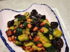 拍黄瓜-闫水饺大酒楼·北京老闫靓马饺子馆