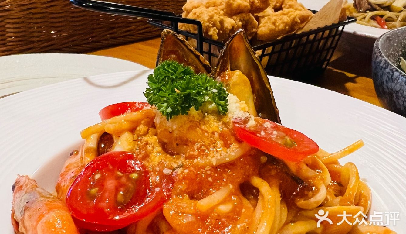 谁会拒绝吹着海风看着海浪享受美食呢！