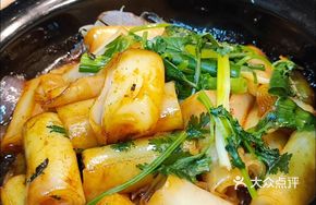 Fragrant Stir-fried Six Harmony Sauce Pork Rice Noodle Roll