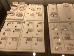 -华夏典当行(龙德广场店)