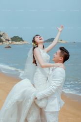 -现代经典婚纱摄影