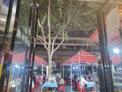 -老街烧烤大排档·地道湖北菜·龙虾馆(汉口火车站店)