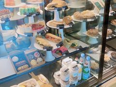 面包甜点陈列柜-星巴克臻选(郑州中原万达店)