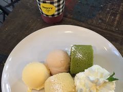-莓园冰淇淋店