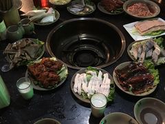 -茅草房·河畔园林火锅