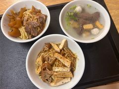 -松树干拌面店