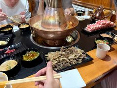 -果松木炭酸菜铜火锅·外婆参鸡汤