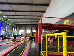 -反弹空间蹦床主题乐园