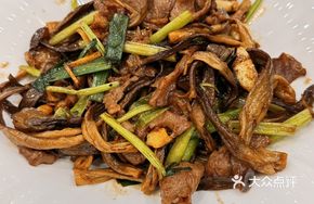 Deer Antler Mushroom Stir-fried with Bama Fragrant Pig