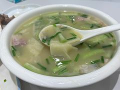 丝瓜蚬子锅贴汤-老季市·三代非遗传承·地标美食老汁鸡(工农路店)