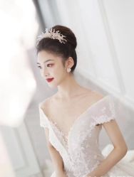 -觅白婚纱礼服馆