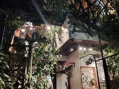 -Cuc Gach Quan Restaurant