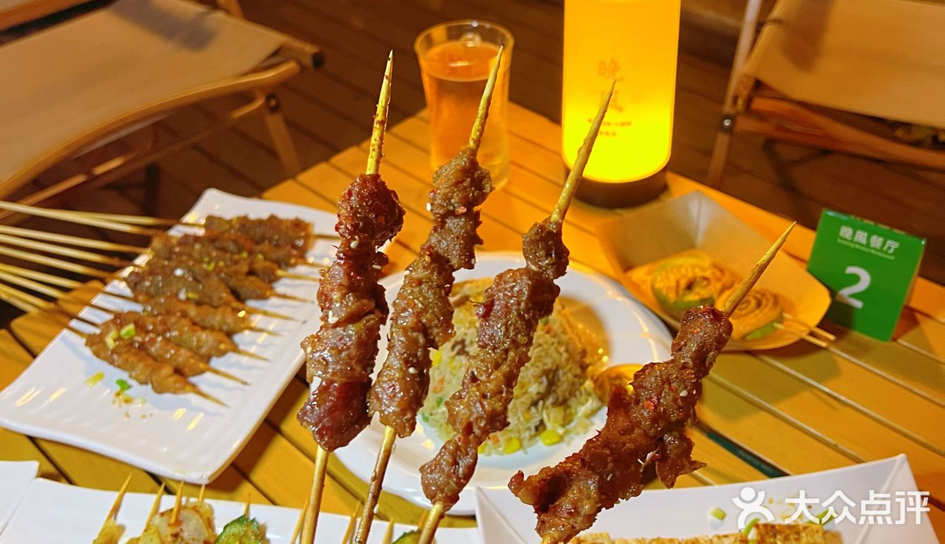 专属武汉的江景晚风烧烤！