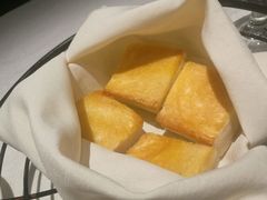 面包佐银雪鱼酱和番茄丁-王品牛排(郑州大卫城店)