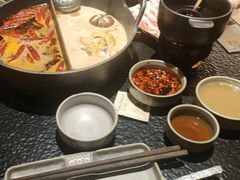 黑牛肝菌汤鸳鸳锅-大龙燚·旷野鲜火锅(广州首店)