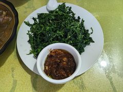 -华龙特色大骨鸡农家菜馆