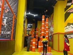 -爱蹦iBOON蹦床运动馆(江汉店)