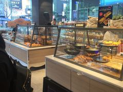 面包甜点陈列柜-巴黎贝甜(五月花广场店)