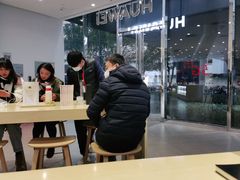-华为授权体验店(中山公园来福士)