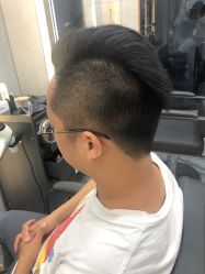 点击看大图 -七分屋LA·烫发·染发·剪发