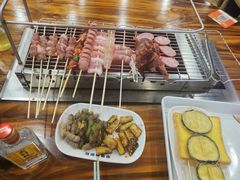 -哈尔滨小酒馆·鲜肉现穿自助烧烤(康新花园店)