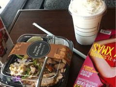 香草星冰乐+烟熏鸡肉沙拉-星巴克(珠海中邦酒店店)