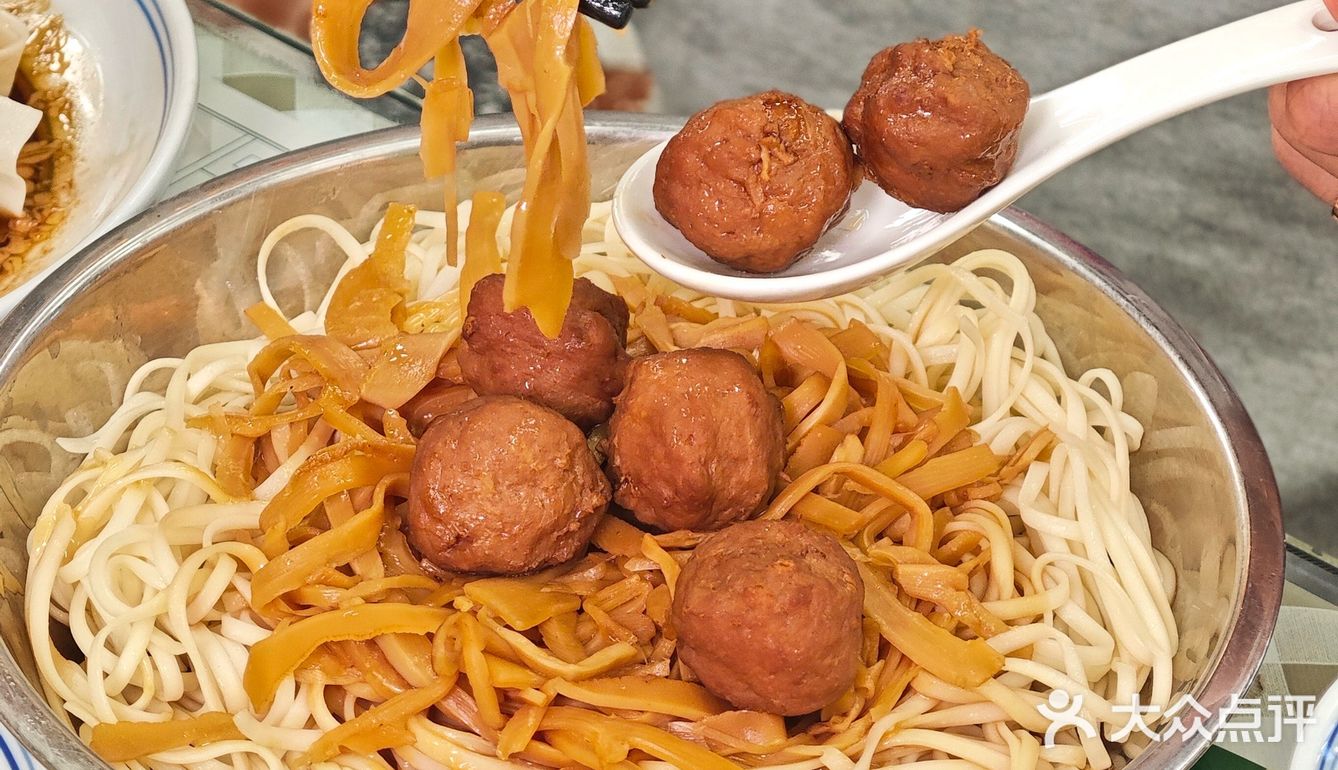 老板太懂上海人了，那么经典的菜这里都有！