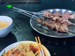-烤肉小伙烤肉店
