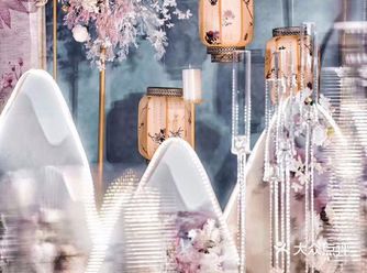 桃之夭夭,灼灼其华。 之子于归,宜其室家。