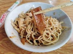 -松树干拌面店