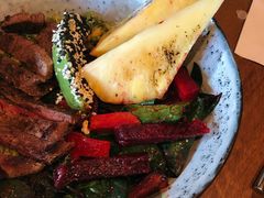 煎牛肉配坚果米饭能量碗-Wagas(凤凰汇店)