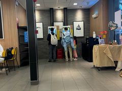 -麦当劳(上海虹桥站30B检票口楼上)