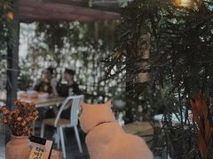 -彳亍咖啡·这里(水湾路店)